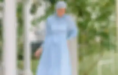 5 Dress Hijab Ayu Warna Biru Pastel yang Anggun Dipakai Lebaran!