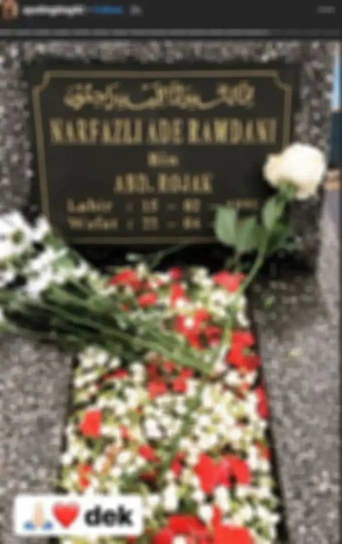 Makam adik laki-laki Ayu Ting Ting