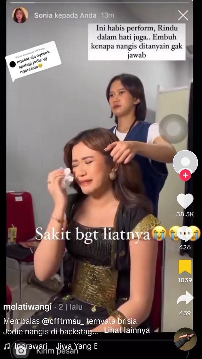 Brisia Jodie kepergok nangis sesenggukan di belakang panggung usai tampil dengan Tiara Andini.