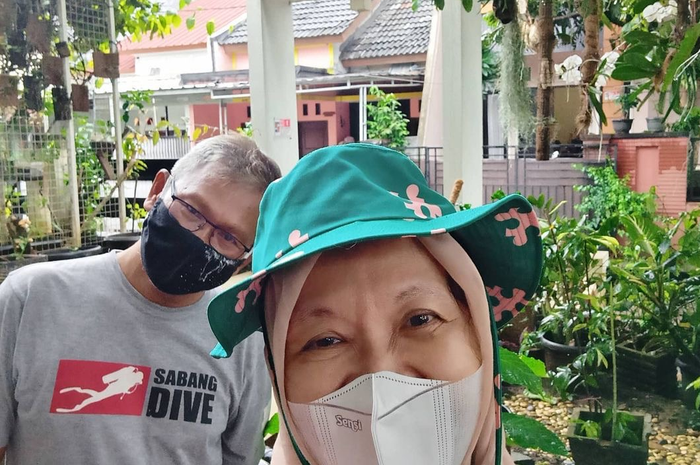 Istri dokter Achmad Yurianto ternyata punya profesi mentereng ini. Dia setia menemani suaminya yang meninggal di kampung halaman.