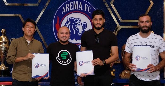 Tiga pemain Arema FC, Adilson Maring, Renshi Yamaguchi, dan Sergio Silva resmi memperpanjang kontrak, Sabtu (2/4/2022).