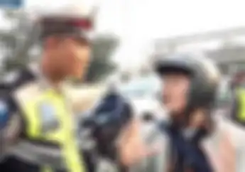 Viral, Video Pemotor Ngotot Minta Surat Tugas Polisi Saat Ditilang, Ujung-ujungnya Malah Bikin Malu