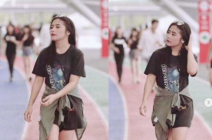Gaya Prilly Latuconsina dengan kaos milik sang adik, Raja Latuconsina