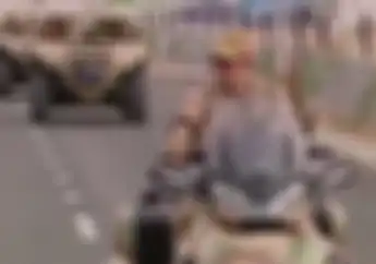Naik Moge Seharga Rp 700 Juta, Presiden Turkmenistan Keliling Bareng unit militernya, Nih Videonya..