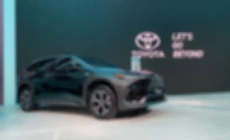 Toyota bZ4X unjuk gigi pada hari pertama GIIAS 2022, Kamis (11/8/2022).