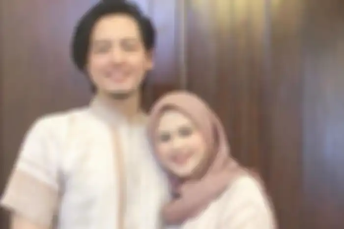 Pepet Wanita yang Baru Pertama Kali Dikenal hingga Enggan Duduk Berjauhan Saat di Lokasi Syuting, Cut Meyriska Beberkan Tingkah Roger Danuarta Saat PDKT: Sempet Kenalan, Udah Gitu Syuting Bareng..