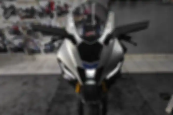 Yamaha R15M terpasang spion winglet H2