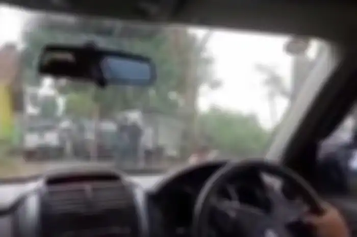 Koboi jalanan yang sempat geger di Bandung ternyata oknum anggota polisi.