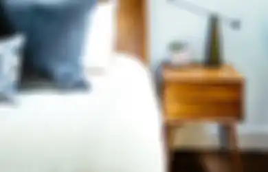 Tak Hanya Jadi Pemanis, Intip 3 Inspirasi Nakas Mungil di Sudut Kamar