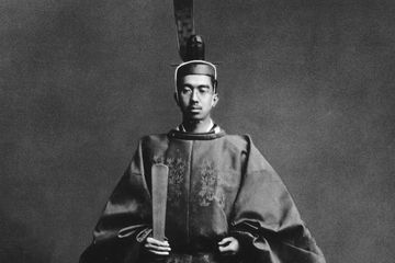 Dalam sejarah Jepang, Kaisar Jepang Hirohito adalah kaisar yang paling lama memimpin. 64 tahun bertakhta, ia membawa banyak perubahan bagi Kekaisaran Jepang.