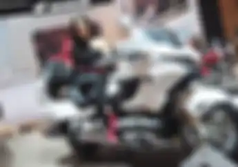 SPG Seksi Penjaga Honda Gold Wing Curhat, Sering Banget Ditanya Pengunjung Soal Ini...