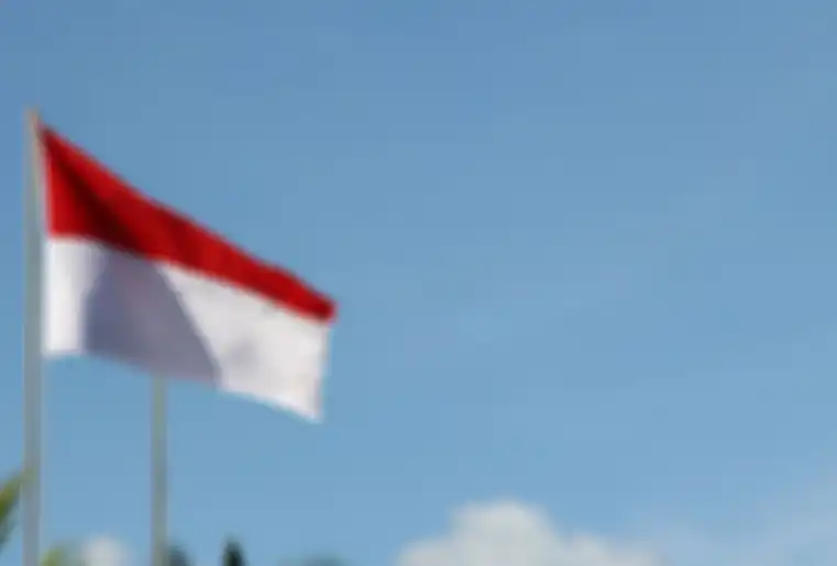 Bendera Merah Putih, simbol negara Indonesia.