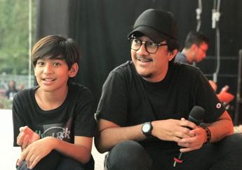 Rumahnya Sempat Dilempari Telur hingga Bungkusan Berisi Kembang dan Silet, Andre Taulany Hanya Bisa Pasrah Anaknya Muntah-muntah Usai Jadi Korban 'Serangan': Sudah Dibawa ke Dokter, Diperiksa, Tapi Tidak Ada Indikasi Apa-apa