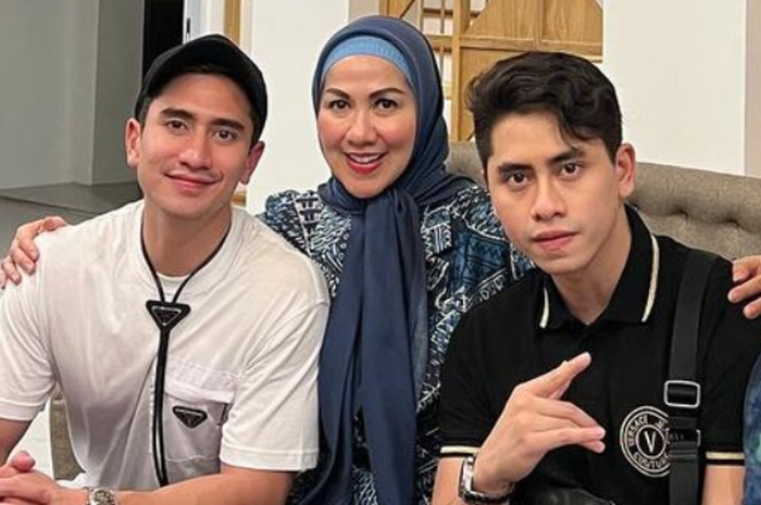 Athalla Naufal dan Verrel Bramasta bersikukuh bakal keluar dari Kartu Keluarga (KK) jika sang ibu kembali ke Ferry Irawan.