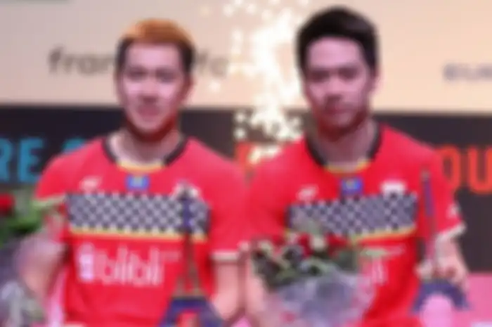 Ekspresi Marcus Gideon (kiri) dan Kevin Sanjaya (kanan) saat menjadi juara French Open 2019, Minggu (27/10/2019)