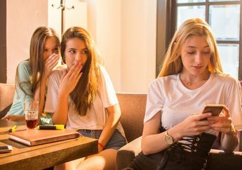 5 Shio Tukang Gosip, Hobi Gibahin Tetangga dan Kepo Berita Heboh