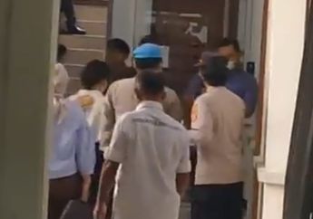 Kenakan Pakaian Putih, Begini Penampilan AGH yang Bakal Ajukan Pembelaan di Sidang Kasus Penganiayaan Terhadap David Ozora