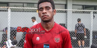 Perbandingan Postur Tinggi Fabio Cannavaro dan Bek Timnas U-20 Indonesia, 11-12 Iqbal Gwijangge