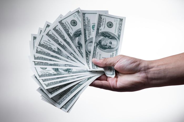 Tips kelola THR Lebaran agar tidak habis begitu saja.