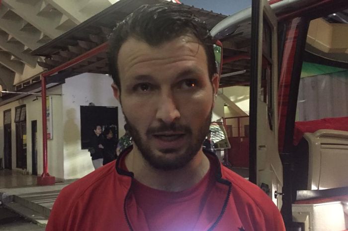 Marco Motta saat ditemui BolaSport.com, usai official training di Stadion Perguruan Tinggi Ilmu Kepolisian (PTIK), Melawai, Jakarta Selatan, Jumat (13/3/2020), jelang menghadapi Bhayangkara FC pada laga pekan ketiga Shopee Liga 1 2020.