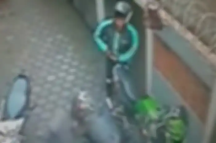 Aksi pencurian motor di kos-kosan dibantun driver ojek online