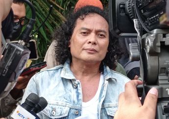 Deolipa Yumara Beri Kecaman untuk Putri Candrawathi&nbsp;Lewat Lagu 'Putri Malu dan Hukum yang Tak Tahu Malu'
