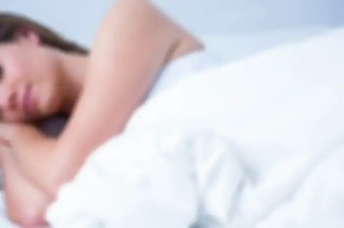 Ilustrasi wanita tidur.