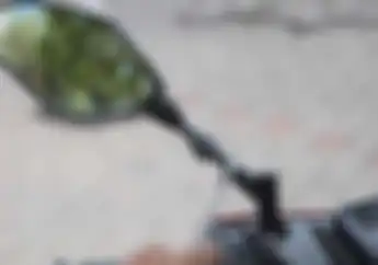 Enggak Nyangka! Bukan Cuma Melihat Situasi Belakang, Ini Fungsi Penting Lain Spion