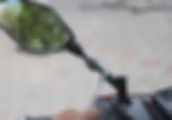 Awas! Masih Berani Pasang Spion Motor Cuma Sebelah? Siap-siap Penjara Satu Tahun