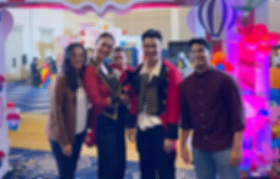 Keluarga Baim Wong bersama dua adik iparnya