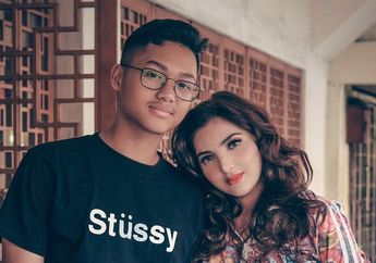 Manja-manjaan Tidur di Pangkuan Ashanty, Azriel Hermansyah Buktikan Sang Bunda Tak Pernah Bedakan Kasih Sayang