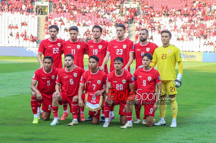 Skuad Timnas Indonesia sebelum laga kontra Irak di Stadion Utama Gelora Bung Karno, Senayan, Jakarta,  Kamis (7/6/2024).