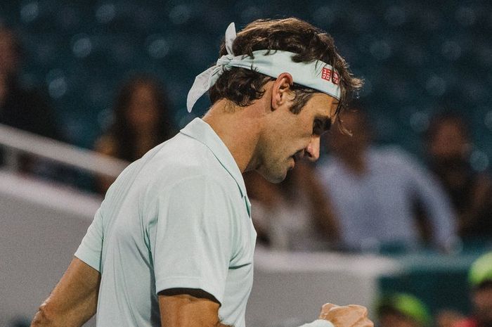 Ekspresi Roger Federer saat tampil pada partai semifinal Miami Open 2019 yang digelar pada Jumat (29/3/2019) malam waktu Amerika Serikat.