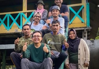 Perjuangan Heroik Ruslan Menyelamatkan Habitat Kakatua Jambul Kuning yang Hampir Punah