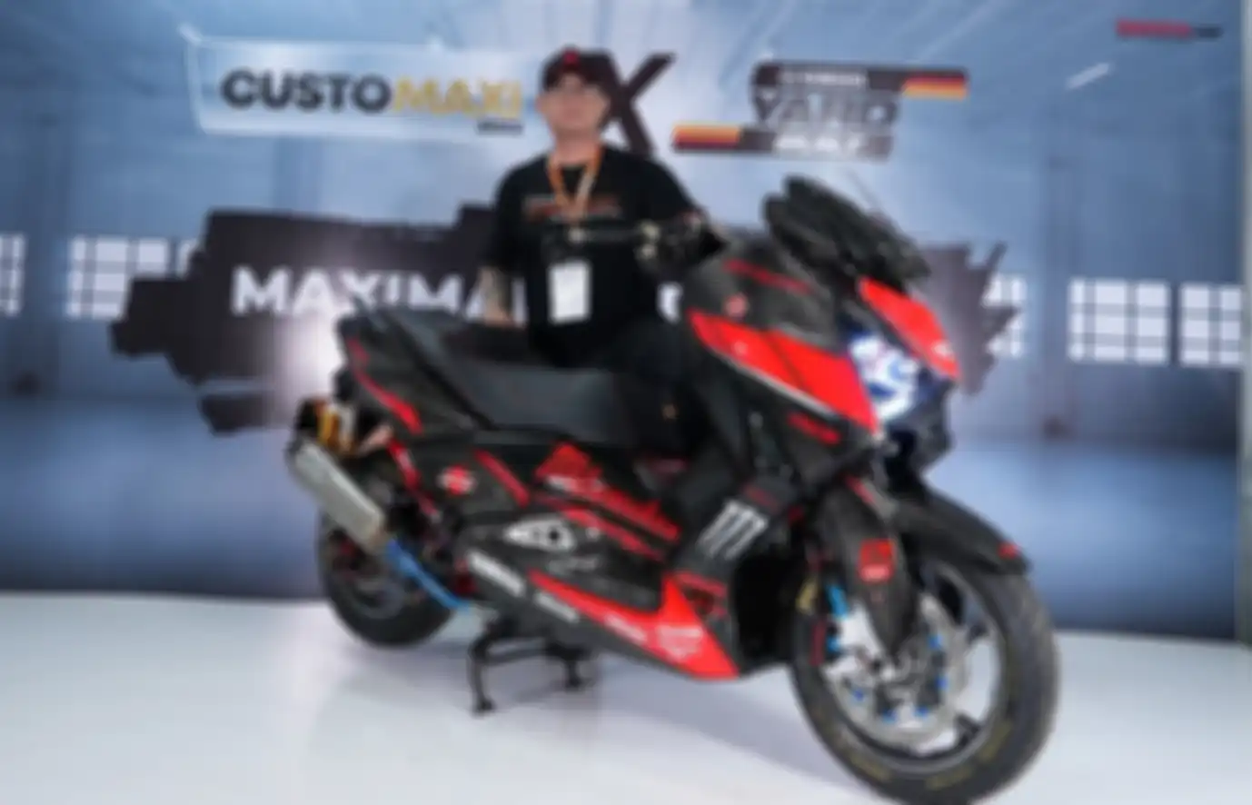 Rifky Hidayat bersama Yamaha XMAX miliknya.