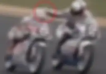 Video Team Order Berebut Juara Dunia GP 1990, Sudah Main Pukul Saat Balap di GP125 Australia