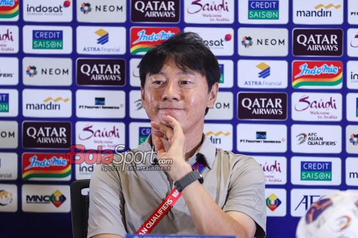 Pelatih timnas Indonesia, Shin Tae-yong, saat menghadiri sesi jumpa pers di Media Center Stadion Utama Gelora Bung Karno, Senayan, Jakarta, Selasa (10/9/2024).