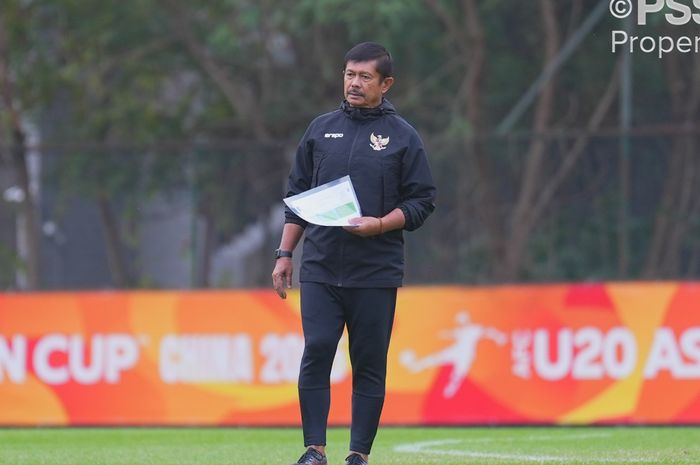 Indra Sjafri saat memimpin sesi latihan timnas U-20 Indonesia. 