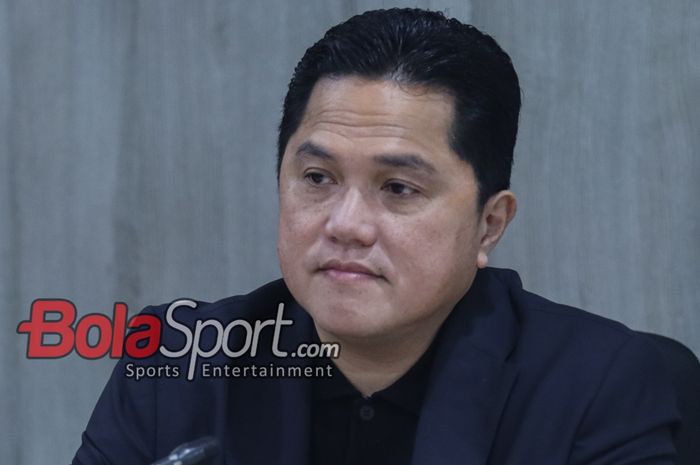 Ketua Umum PSSI, Erick Thohir, sedang memberikan keterangan kepada awak media di Media Center Kementerian Hukum dan HAM, Rasuna Said, Jakarta, Kamis (19/9/2024) pagi.