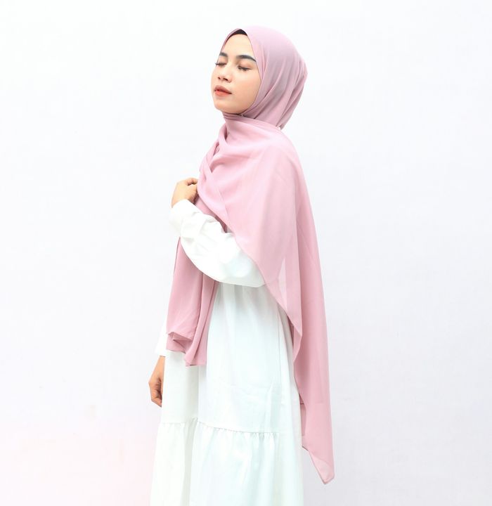 Hijab katun, bahan yang adem untuk Lebaran 2025.