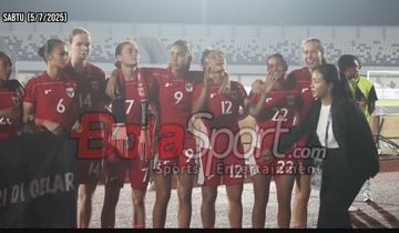 Detik-detik Spanduk Permintaan Liga Putri yang dibentangkan pemain timnas putri Indonesia dirampas oleh petugas pasca laga lawan Taiwan, Sabtu (5/7/2026).