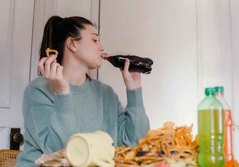 5 Arti Mimpi Makan Snack, Ada Rasa Kesepian Hingga Momen Berharga Akan Terjadi