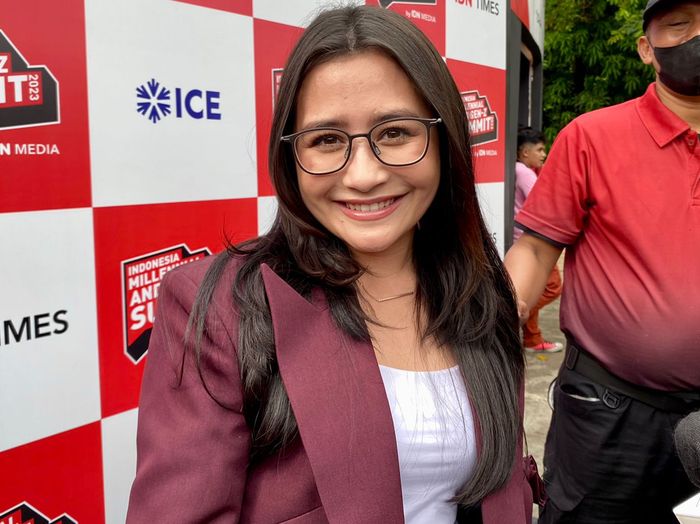 Prilly Latuconsina saat Grid.ID jumpai di Senayan Park, Jakarta Pusat, Sabtu (25/11/2023).
