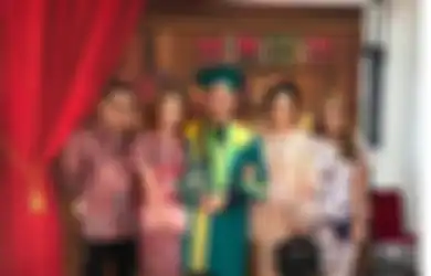 Selalu Ngumpet Waktu Ditanya Soal Konflik Keluarganya, Wajah Anang Hermansyah Tiba-tiba Jadi Seperti Ini Saat Ari Lasso Sebut Nama Krisdayanti: 'Apa? KD?'