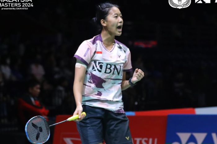 Tunggal putri Indonesia, Putri Kusuma Wardani berselebrasi setelah meraih angka pada laga babak 32 besar Malaysia Masters 2024 di Axiata Arenam Kuala Lumpur, Malaysia, Rabu (22/5/2024).