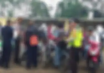 Surprise.. Polisi Datang ke Sekolah Langsung Razia Motor Pelajar yang Diparkir