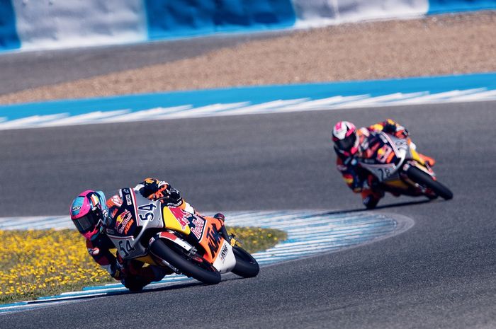 Pembalap Indonesia, Veda Ega Pratama, saat tampil pada tes Red Bull MotoGP Rookies Cup di Sirkuit Jerez, Jerez, Spanyol, 11 April 2024.