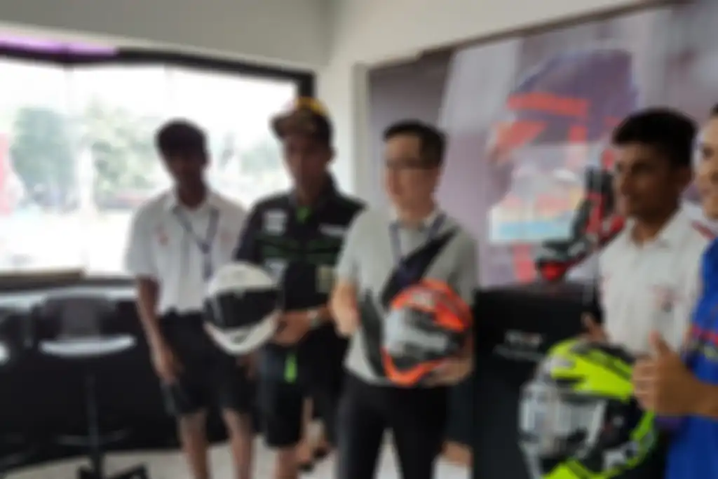 Helm KYT digunakan kru AHRT saat ARRC