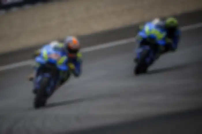 Pembalap tim Suzuki, Alex Rins dan Andrea Iannone