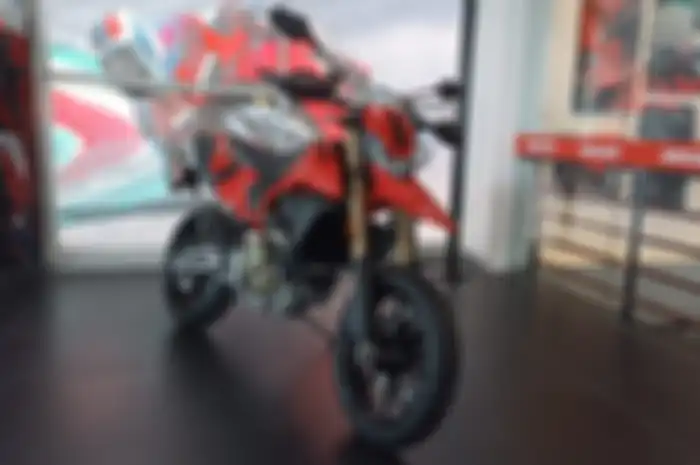 Ducati Hypermotard 698 yang resmi dijual oleh Ducati Indonesia. Simak spek dan harganya. 